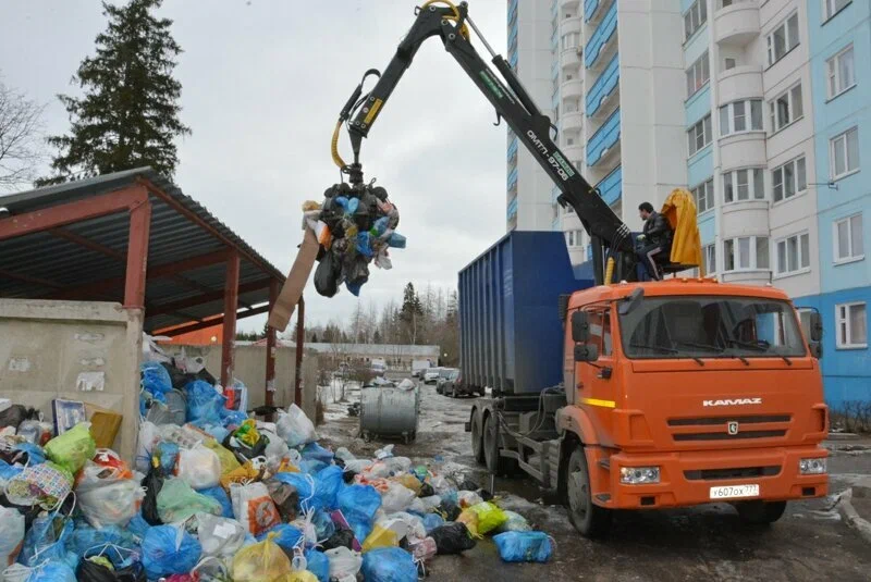 Вывоз бытового мусора в Белорецке с погрузкой в октябре