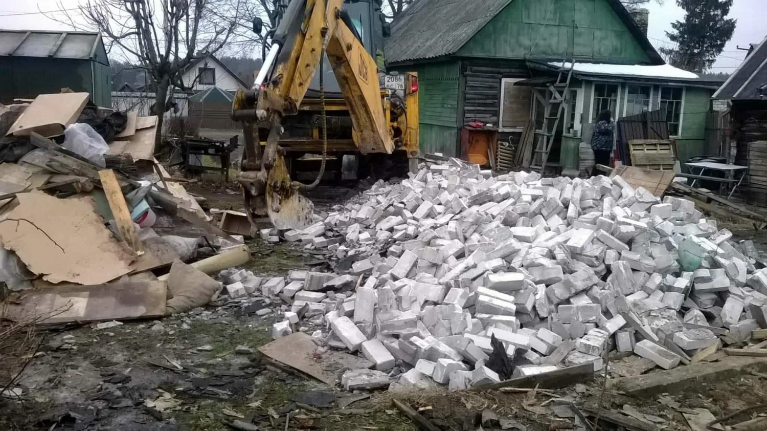 Вывоз мусора после сноса здания в Белорецке от ПроМусор – цена от 5069 руб., утилизация и уборка стройотходов