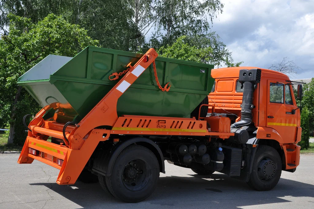 Заказ бункеровоза для вывоза мусора и отходов в Белорецке в октябре