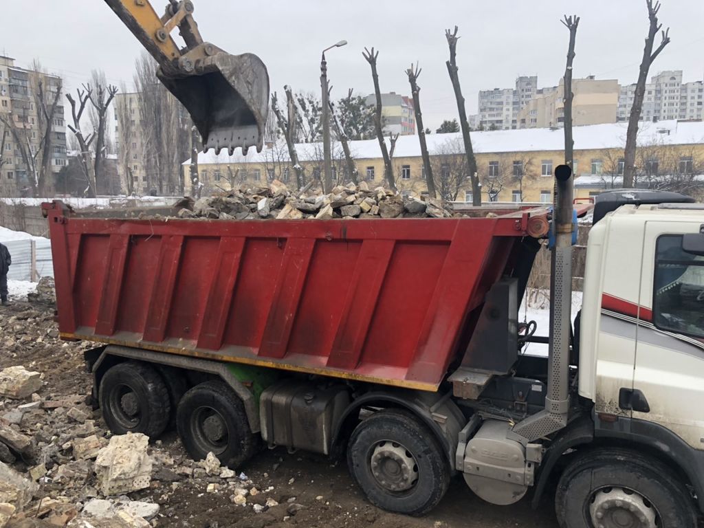 Вывоз мусора Камазом в Белорецке в октябре