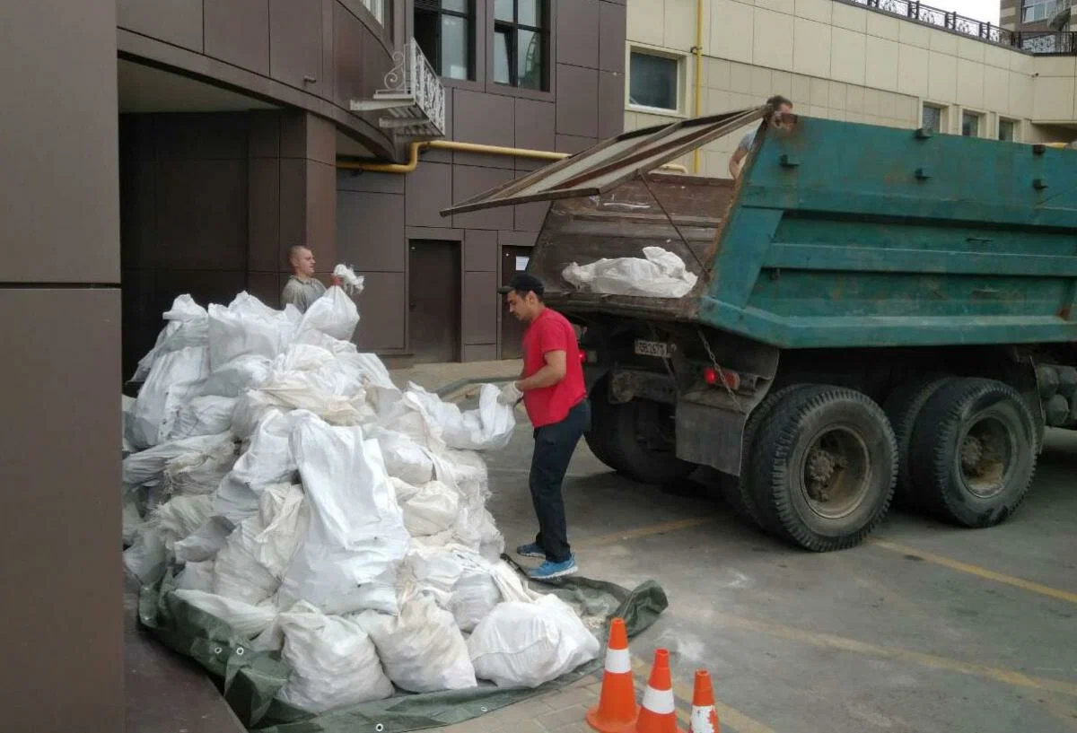 Вывоз мусора из подвала в Белорецке от ПроМусор – уборка, разбор завалов и очистка, цены от 2433 руб