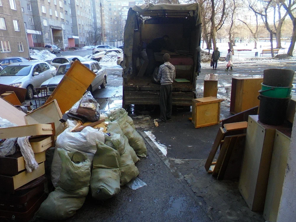 Вывоз мусора из подвала с утилизацией в Белорецке в октябре