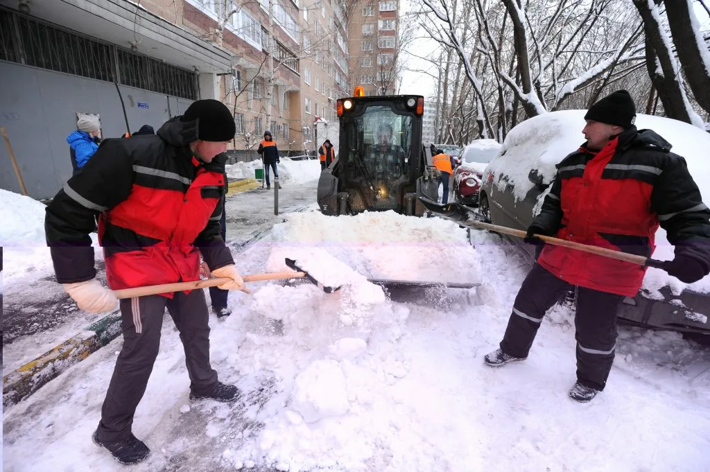 Очистка дворов от снега с гарантией результата в Белорецке в октябре