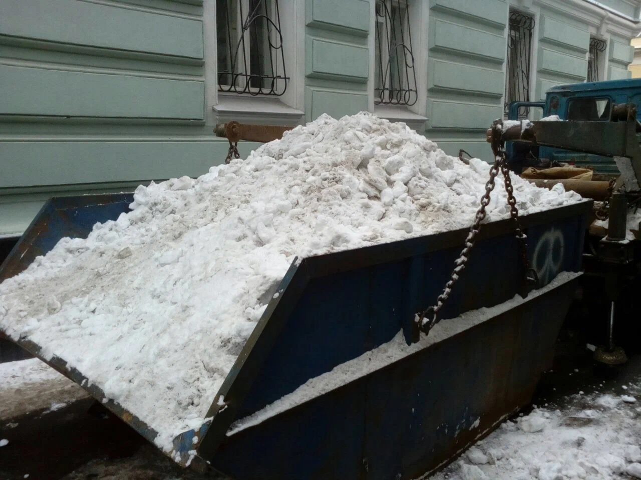 Вывоз снега контейнерами в Белорецке в октябре